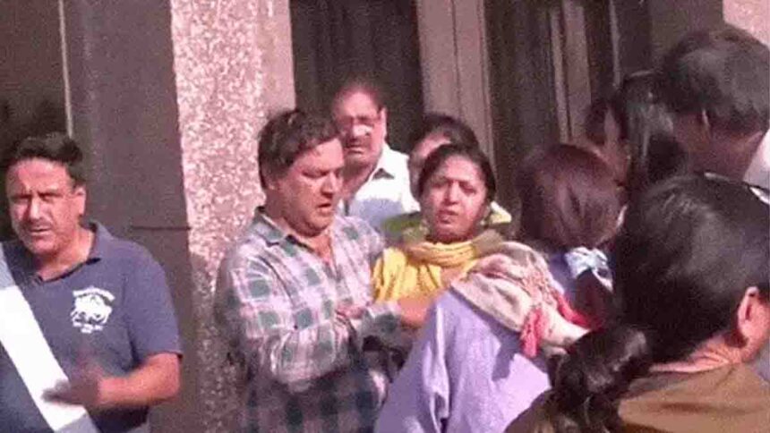चार मंजिला बिल्डिंग में लगी भयानक आग, 9 लोगों की मौत, रेस्क्यू में 15 लोग बचाए गए