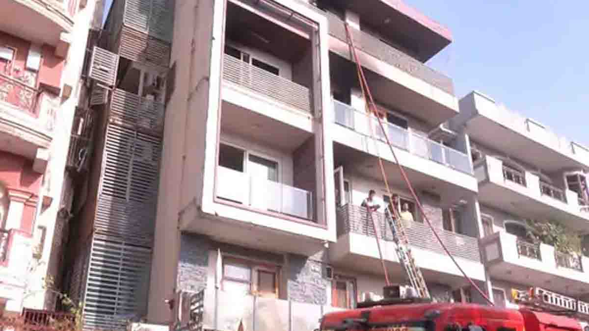 चार मंजिला बिल्डिंग में लगी भयानक आग, 9 लोगों की मौत, रेस्क्यू में 15 लोग बचाए गए 