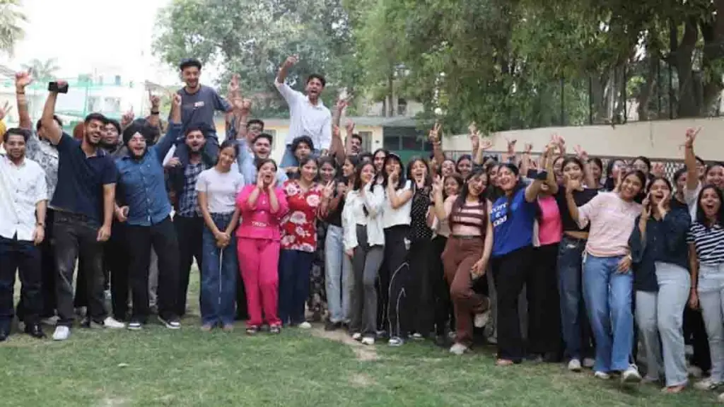 Innocent Hearts: इनोसेंट हार्ट्स के विद्यार्थियों का CBSE 12वीं कक्षा का शानदार परिणाम, माही मुटनेजा ने कॉमर्स में किया टॉप