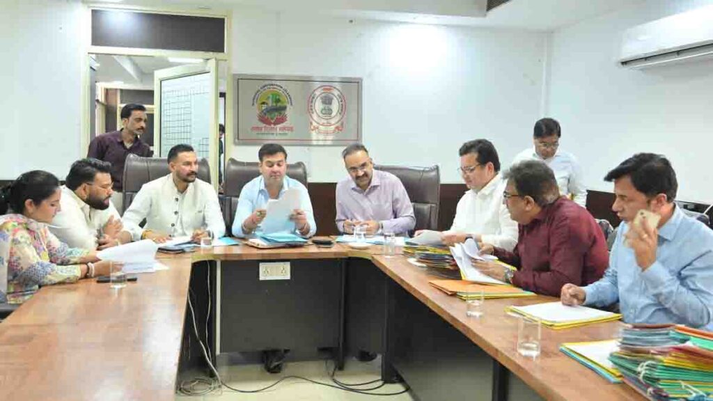 Jalandhar News: मेयर वनीत धीर की अगुवाई में जालंधर नगर निगम की एफएंडसीसी मीटिंग में करोड़ों के प्रस्ताव पास