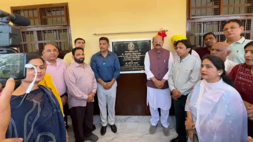 Mohinder Bhagat Inaugurates Smart Classroom Project