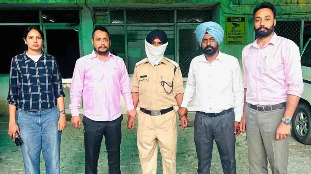 Punjab News: विजीलेंस ब्यूरो का एक्शन, रिश्वत लेते हुए सिक्योरिटी गार्ड को रंगे हाथों पकड़ा