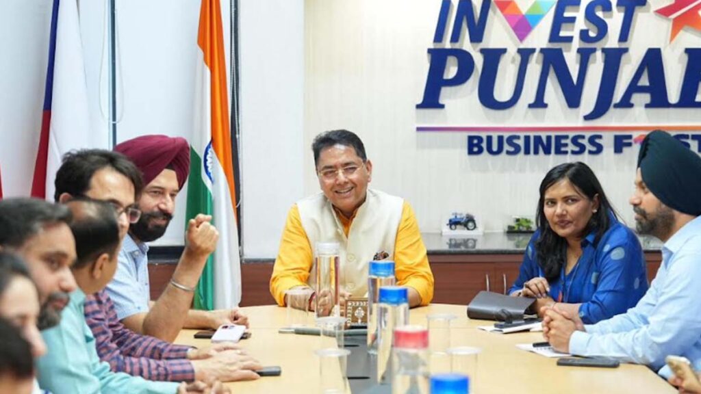 Punjab News: अमन अरोड़ा ने उद्योग एवं वाणिज्य मंत्री के रूप में पदभार संभाला