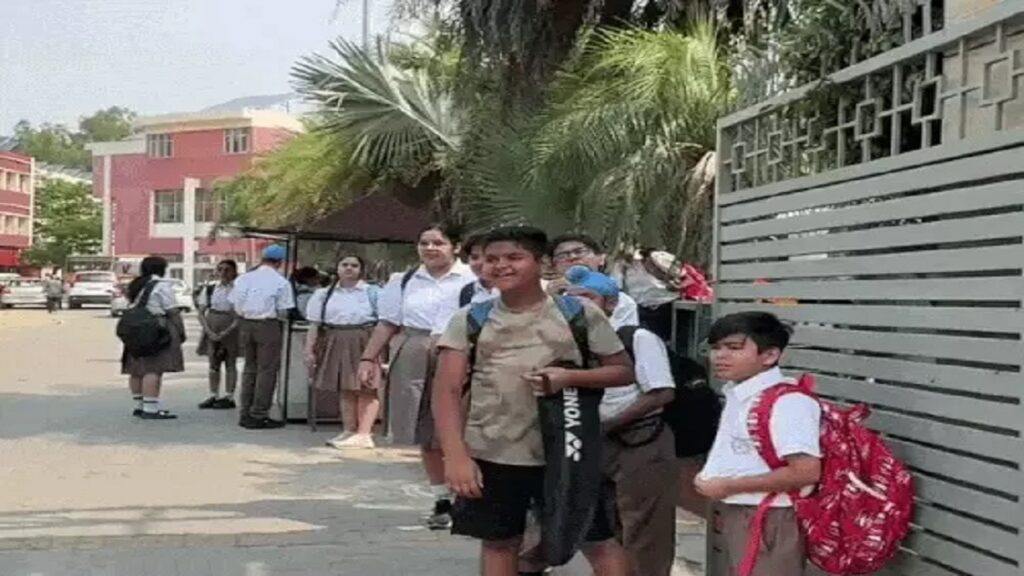 Jalandhar News: जालंधर के BSF स्कूल में अचानक छुट्टी, बच्चों को भेजा घर