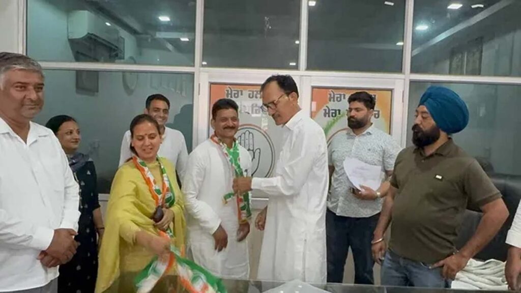 Punjab News: पंजाब में नगर निगम चुनाव से पहले AAP को झटका, ब्लॉक प्रधान कांग्रेस में शामिल