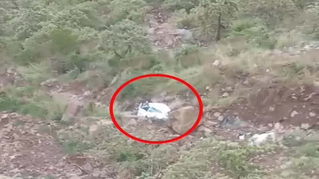Accident News: हिमाचल प्रदेश में बड़ा हादसा, खाई में गिरी इनोवा कार, 6 लोगों की मौत