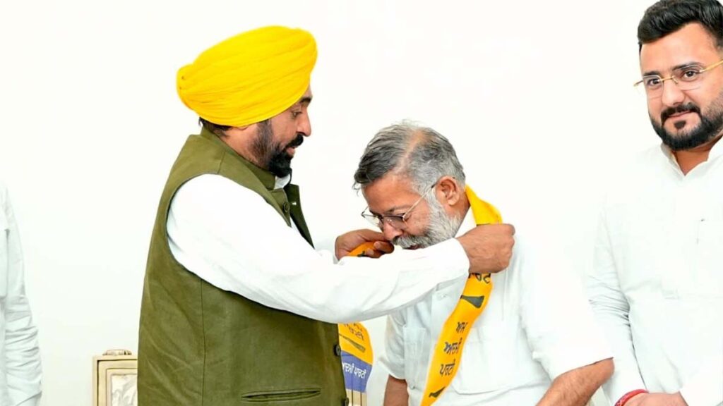 Punjab News: पंजाब के वरिष्ठ नेता भाजपा छोड़ AAP में हुए शामिल, सीएम मान ने किया स्वागत
