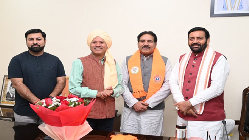 पूर्व सीनियर अधिकारी भाजपा में शामिल
