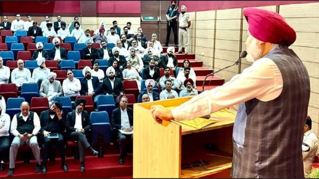 Punjab News: कानूनी भाईचारा संविधान और लोकतांत्रिक मूल्यों की रक्षा के लिए अग्रणी भूमिका निभाए- हरपाल सिंह चीमा