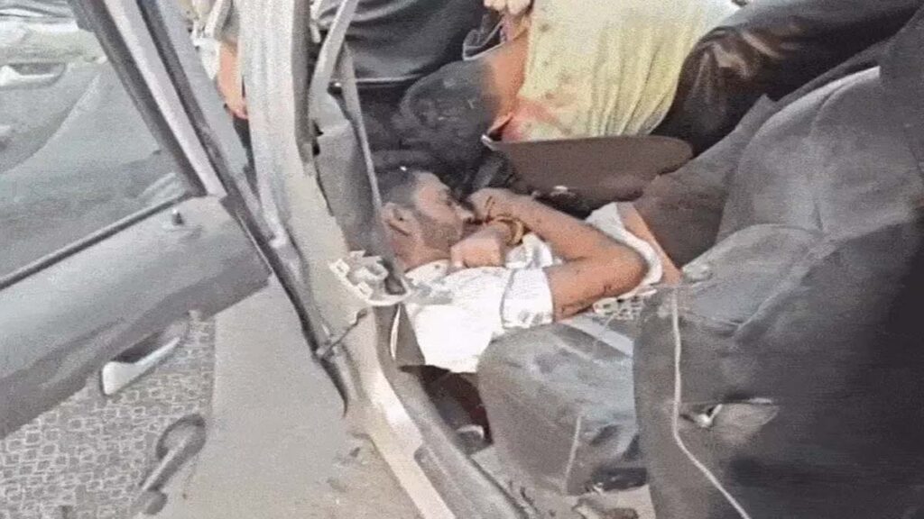 Punjab News: पंजाब में नेशनल हाईवे पर भयानक हादसा, 4 युवकों की मौत Punjab News: पंजाब में नेशनल हाईवे पर भयानक हादसा, 4 युवकों की मौत