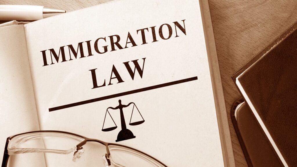 Immigration Laws: धोखाधड़ी करने वालों की अब खैर नहीं, सरकार ने कड़े किए ट्रैवल एजेंट नियम, पढ़े