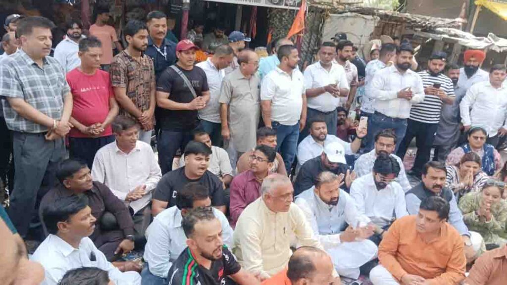 Jalandhar News: जालंधर में ‘बालाजी की चौकी’ रोकने पर भारी हंगामा, हिन्दू संगठनों के साथ भाजपा नेताओं ने किया प्रदर्शन, आज पहुंच रहे हैं कन्हैया मित्तल