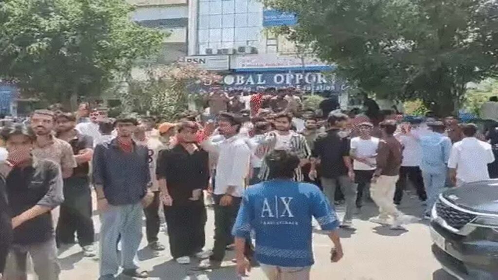 Punjab News: खालसा कॉलेज में छात्रों के बीच हिंसक झड़प, 6 से अधिक घायल, माहौल तनावपूर्ण
