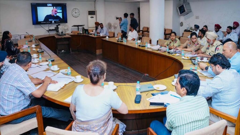 Punjab News: डॉ. रवजोत सिंह ने “ऑनलाइन मिलनी” के दौरान विदेशों में बसे पंजाबियों की शिकायतें और सुझाव सुने