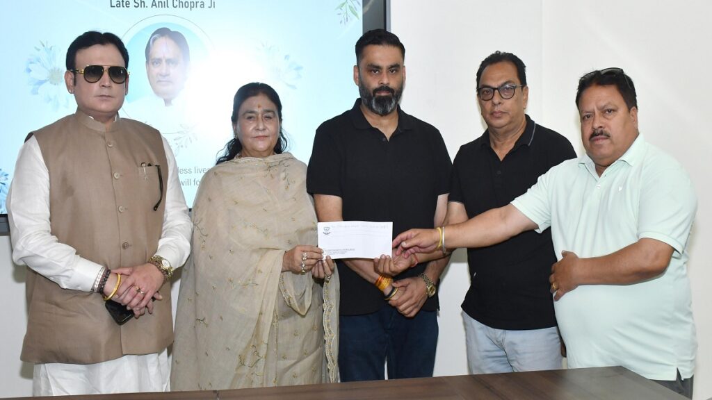 St Soldier News: स्वर्गीय श्री अनिल चोपड़ा जी की याद में सेंट सोल्जर ने शहर की विभिन्न संस्थायों को 7 लाख की दी चैरिटी St Soldier News: स्वर्गीय श्री अनिल चोपड़ा जी की याद में सेंट सोल्जर ने शहर की विभिन्न संस्थायों को 7 लाख की दी चैरिटी