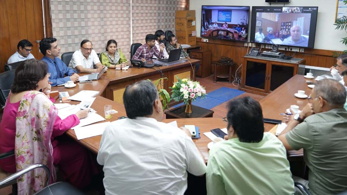 Haryana News: हरियाणा के सरकारी अस्पतालों में सख्ती, लापरवाही पर होगी कड़ी कार्रवाई